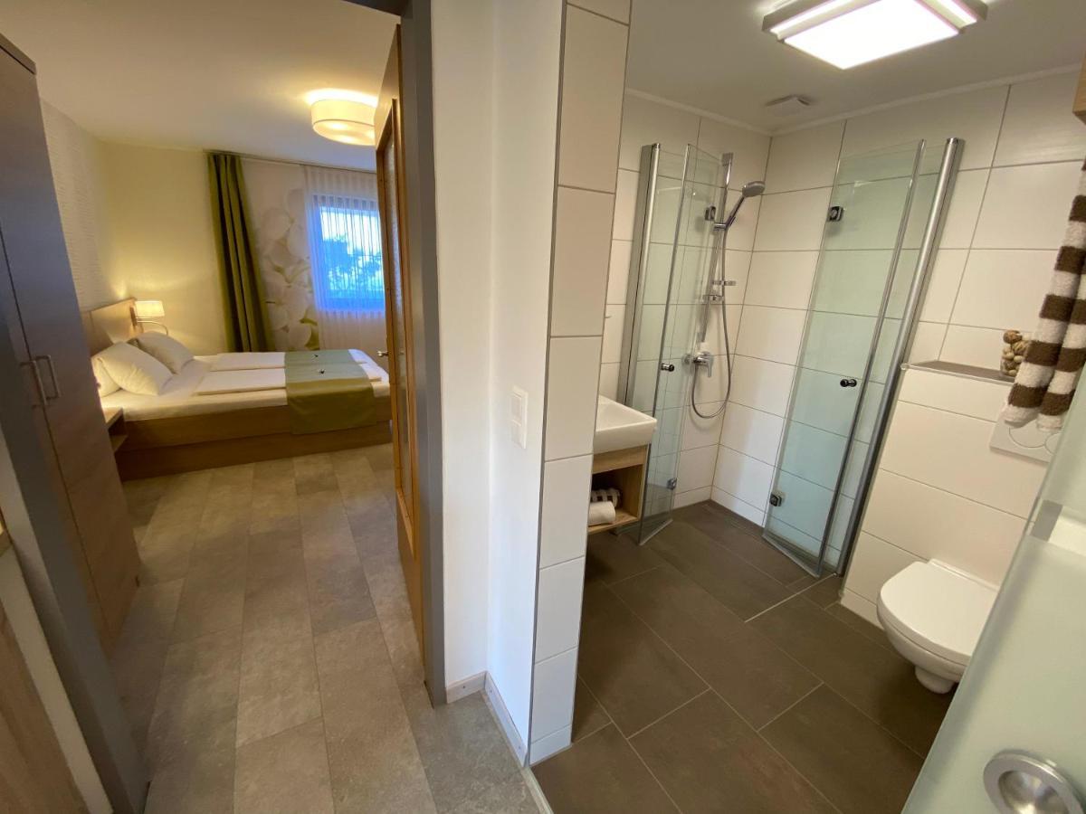 Privatzimmer Und Ferienwohnungen Leeb Persenbeug Exterior foto