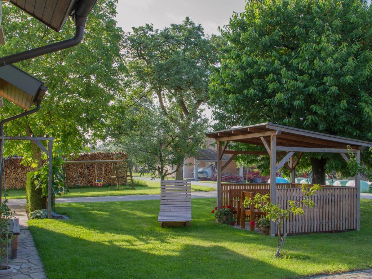 Privatzimmer Und Ferienwohnungen Leeb Persenbeug Exterior foto